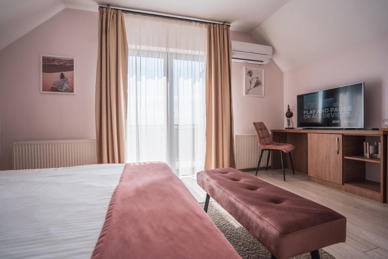 Roots Villa Redwood Braşov Buitenkant foto