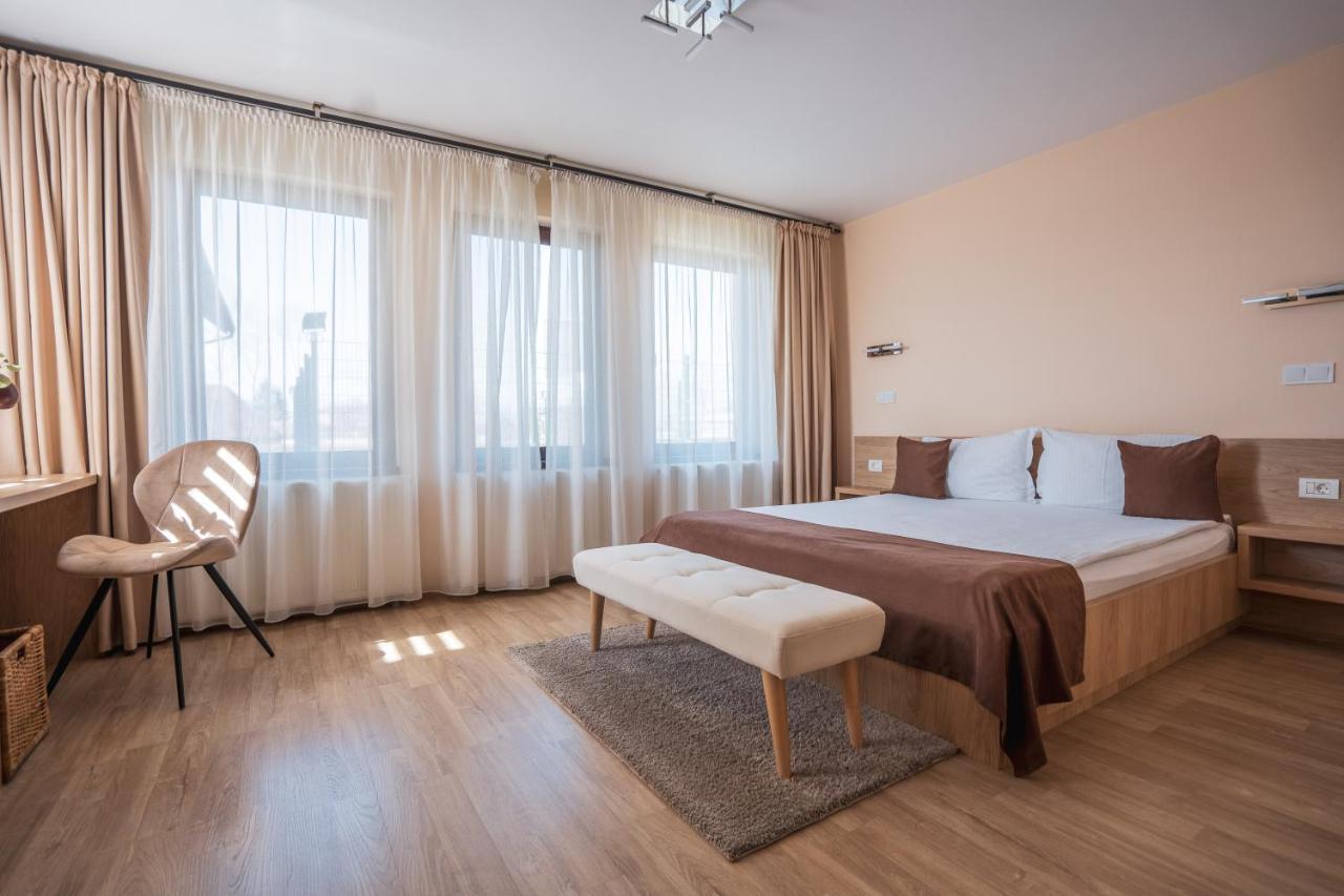 Roots Villa Redwood Braşov Buitenkant foto